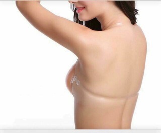 Áo ngực silicone dán có thể gắn dây