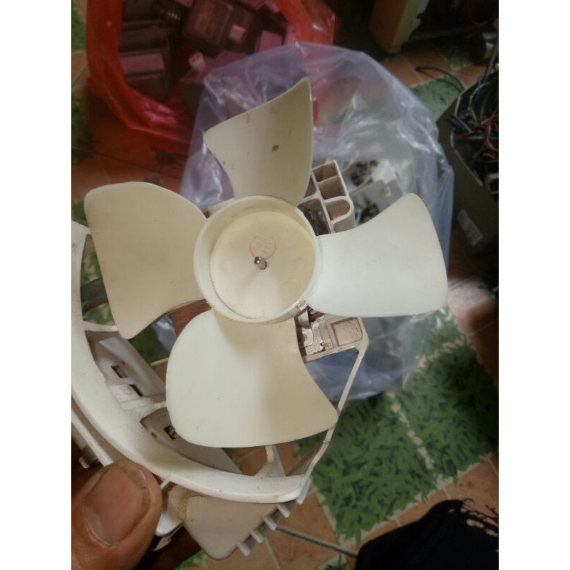 Quạt lò vi sóng tháo máy