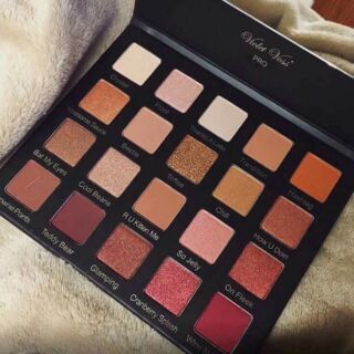 Bảng màu mắt VIOLET VOSS Holly Grail