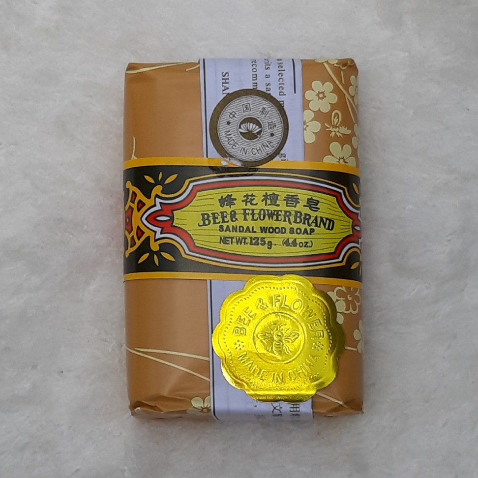 Lốc 4 Xà Bông Trầm Con Ong Bee &amp; Flower Brand