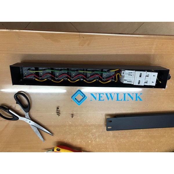 Ổ cắm tủ rack lấy điện ra từ ups, 6 lỗ đa năng