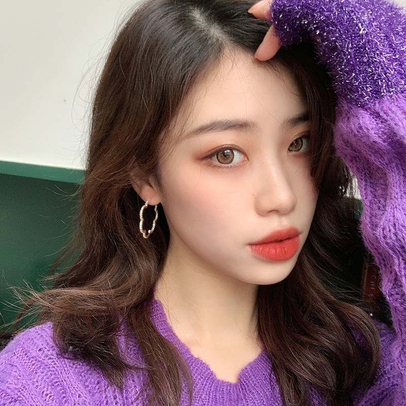 ✨ Susan 👑 Korea Dongdaemun Keria Cool Girl Love Circle Earrings Bông tai gió lạnh không đối xứng Hoa tai cắt rỗng Zircon Bông tai nữ