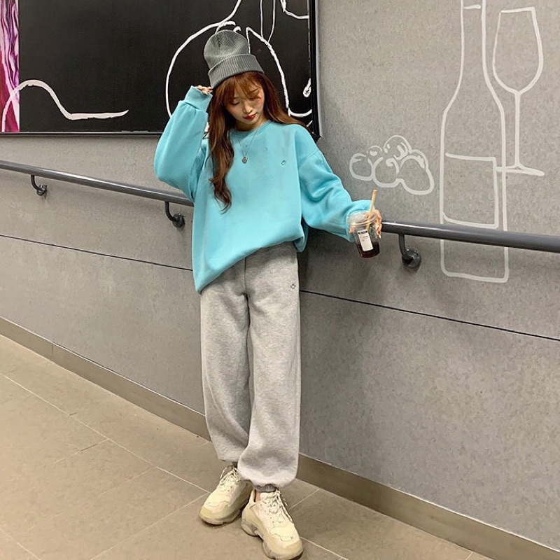 Sét Bộ Xám Chất Nỉ Dày Áo From Rộng oversize với Quần Nỉ Bom màu Xám Be phong cách Unisex