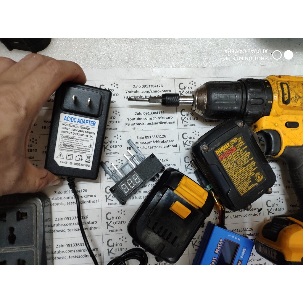 NEW!!! Đế sạc pin Dewalt li-ion 10.8-12V có Led Vol dùng với adapter 12.6V có bảo vệ từng cell pin