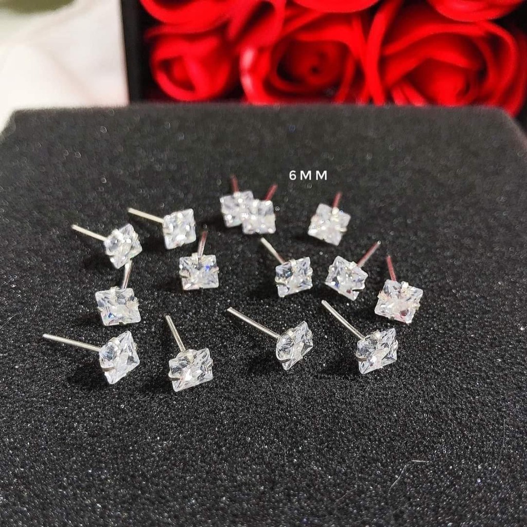 Nụ tai đá vuông đẹp sắc nét