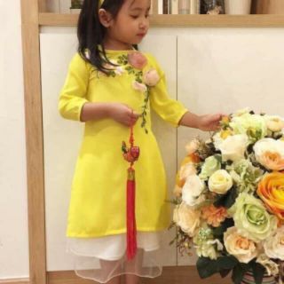 Áo dài thêu hoa cho bé
