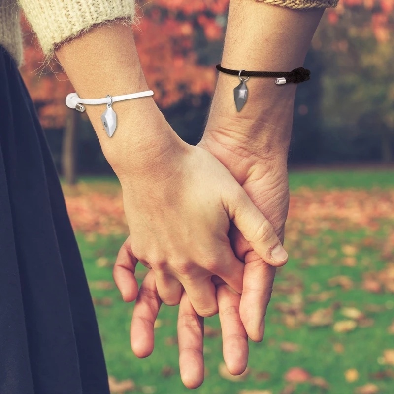 Set 2 Vòng Tay Dây Bện Mặt Kim Loại Hình Trái Tim Cho Cặp Đôi