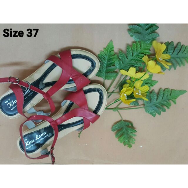 Sandal đế xuồng