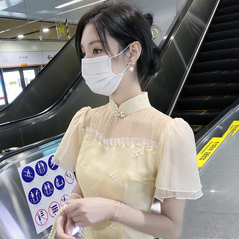 Đầm Sườn Xám Tay Ngắn Thêu Họa Tiết Màu Vàng Nhạt Thời Trang Mùa Hè Tinh Tế Cho Nữ