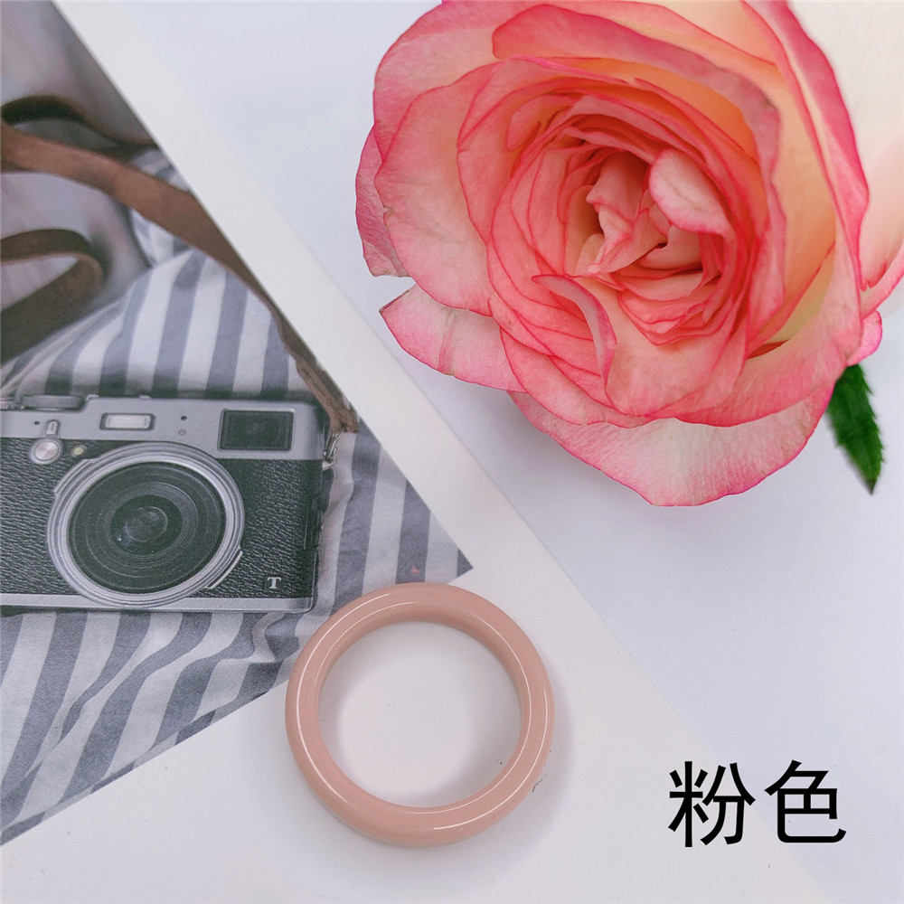 Nhẫn Nhựa Nhiều Màu Thiết Kế Ấn Tượng