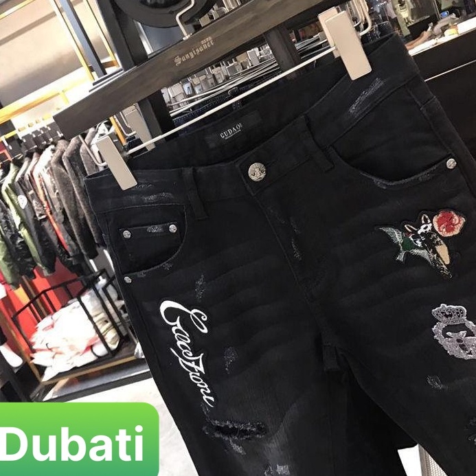 QUẦN JEAN NAM CHẤT BÒ THÊU HÌNH MÀU ĐEN PHOCNG CÁCH TRẺ TRUNG- DB 450- DUBATI FASHION