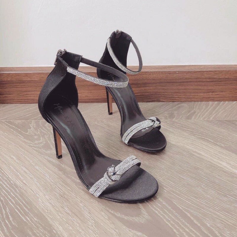 Giày sandal đính đá 9p quai thắt.