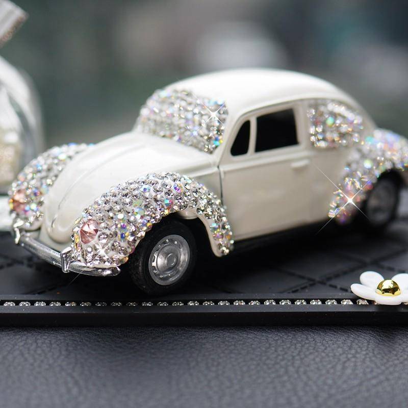 Set Ô Tô Beetle Và Trùm Bóng Đính Đá Trang Trí Taplo Xe Hơi