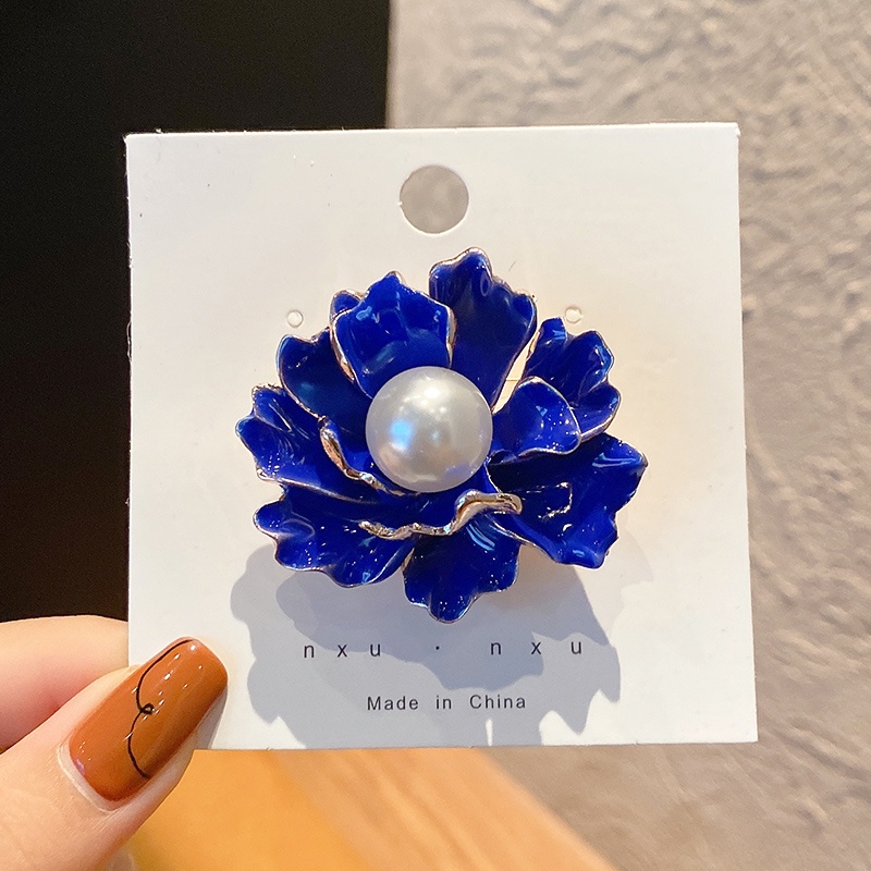 Trâm cài áo đính đá sang trọng