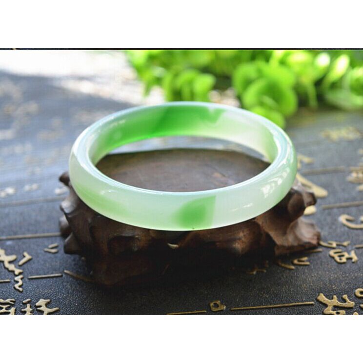 Vòng tay ngọc bích chất lượng