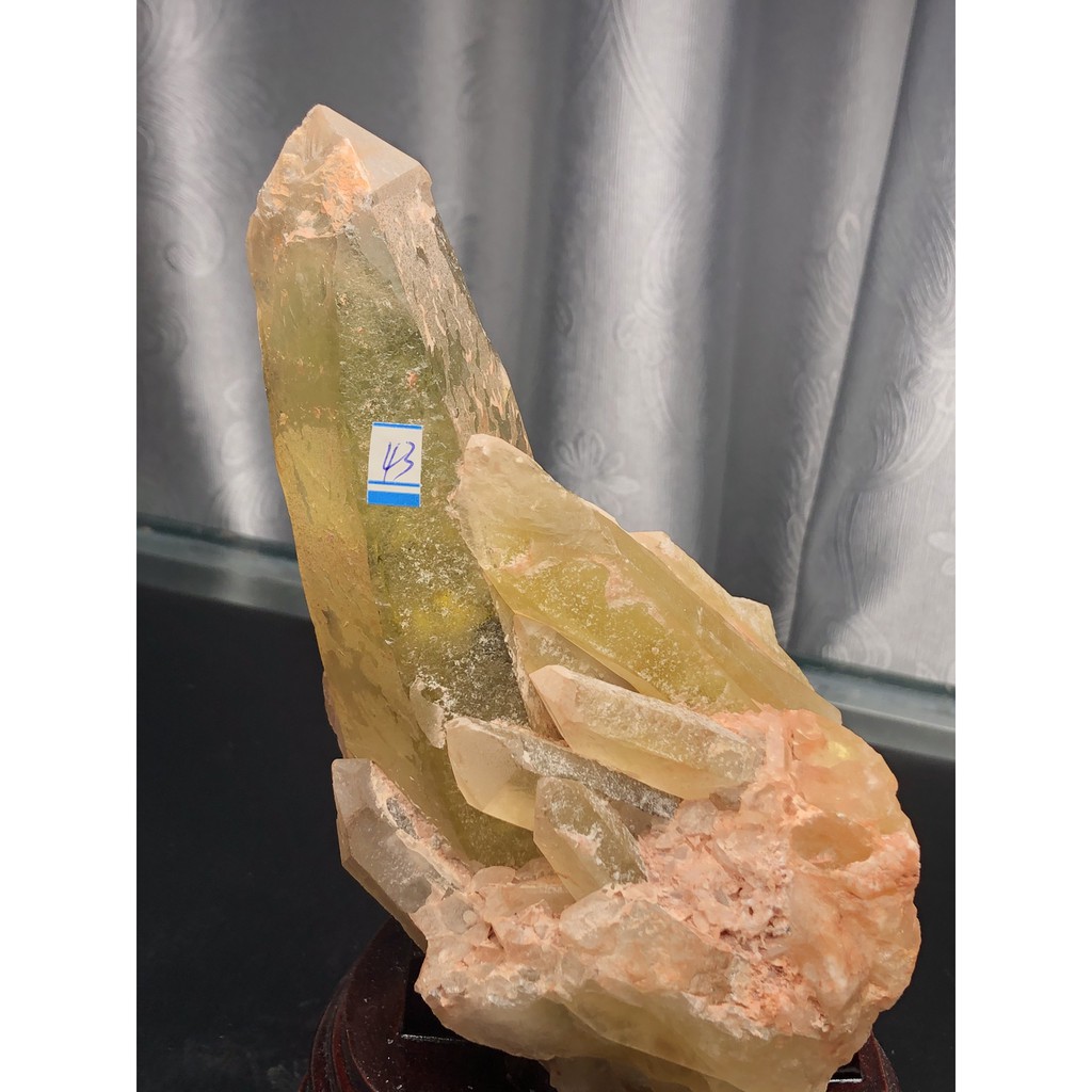 Tinh thể MÀU vàng tặng kèm đế gỗ MH43 CITRIN