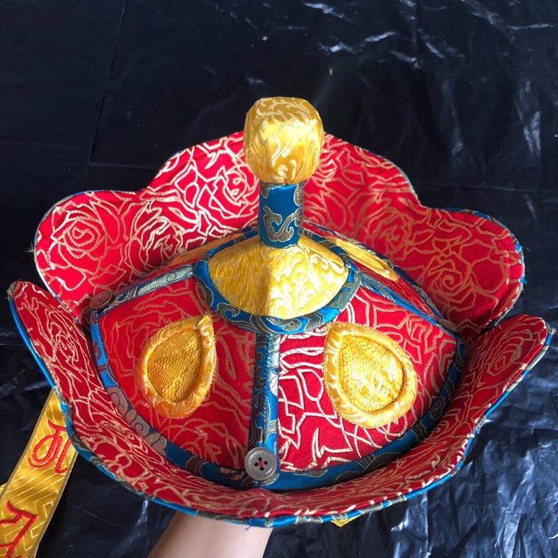 Mũ tì lô - mão tì lô - mũ đội khi làm lễ của tăng sỹ Phật giáo