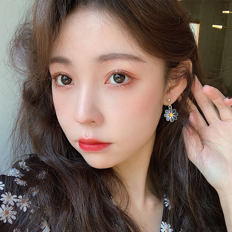 Hoa Tai Dáng Dài Thiết Kế Đơn Giản Phong Cách Retro