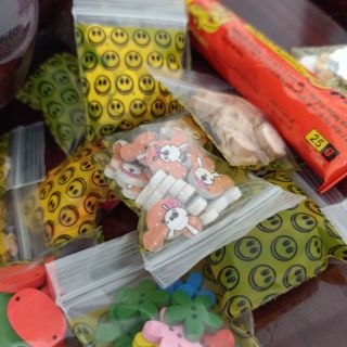 Nút các kiểu+ keo dán