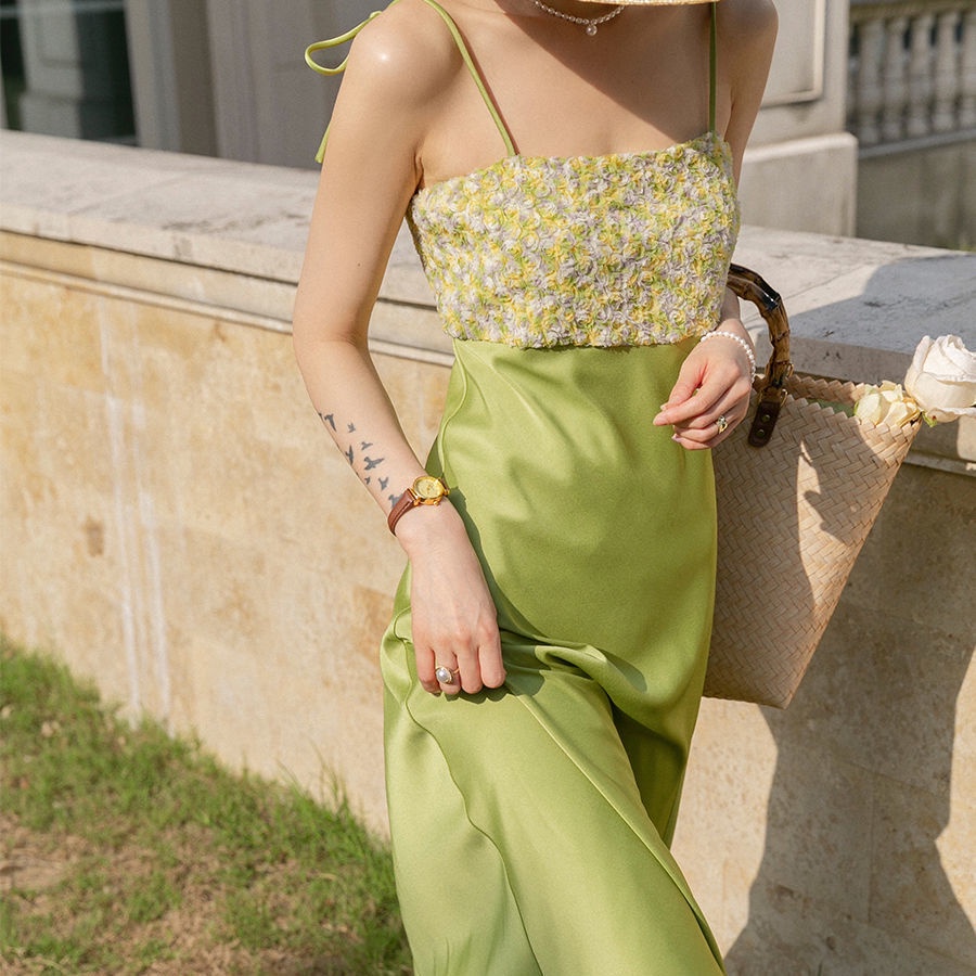 Đầm Lụa Hai Dây Dáng Chữ A Eo Cao In Họa Tiết Hoa Nhỏ Màu Xanh Lá Cổ Điển