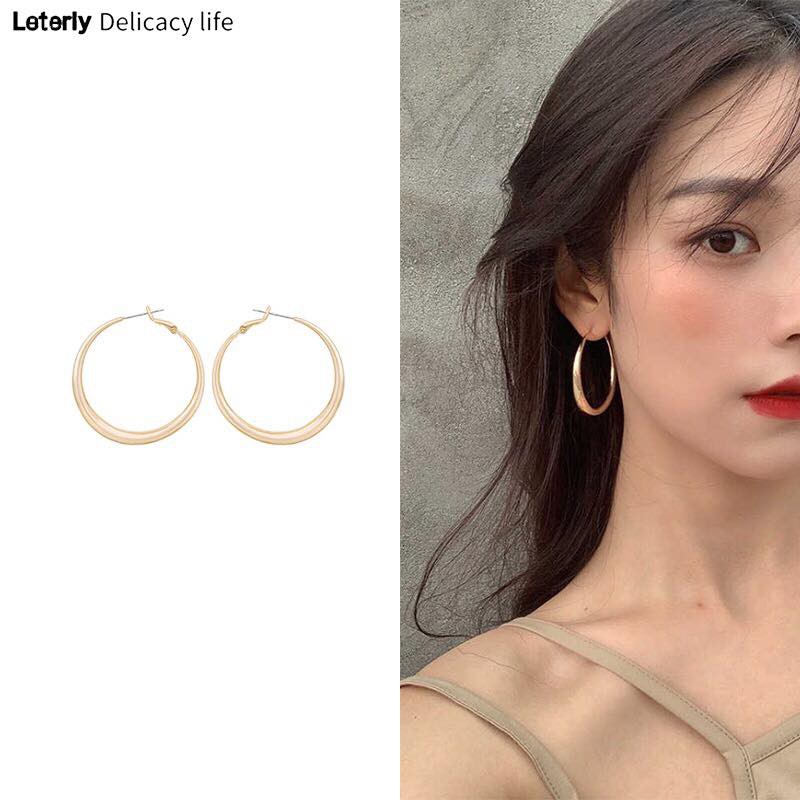 KHUYÊN TAI TRÒN CÁ TÍNH