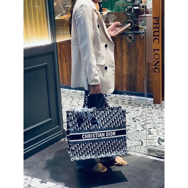 TÚI D.IOR SIZE 40 CÓ KHÓA KÉO