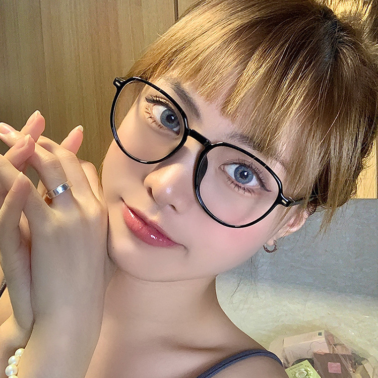 Kính phong cách đơn giản hợp thời trang 2021