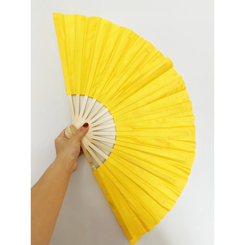 Quạt vải lụa xếp,viết chữ thư pháp truyền thống Việt Nam dài 32cm