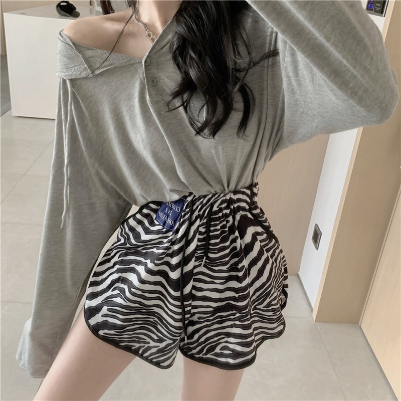 Set Áo Hoodie Dáng Rộng + Quần Short Lưng Cao Họa Tiết Ngựa Vằn Thời Trang Cá Tính Cho Nữ