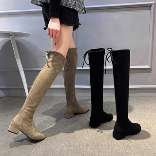 𝐂𝐎́ 𝐒𝐀̆̃𝐍. Bốt đùi da lộn đế thấp đan dây sau