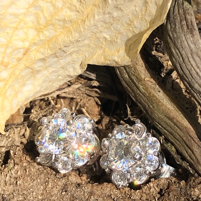 Bông tai FULL Moissanite: Chủ 4,5ly moissanite * Tấm Moissanite trắng nhất nước D, bạc 925 mạ bạch kim