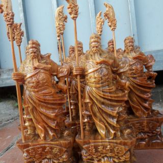 Tượng quan công gỗ huyết long