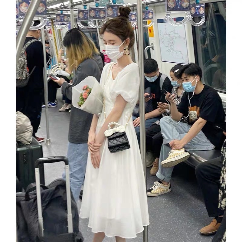 ĐẦM MIDI TRẮNG CỔ TIM ĐAN EO TAY BỒNG