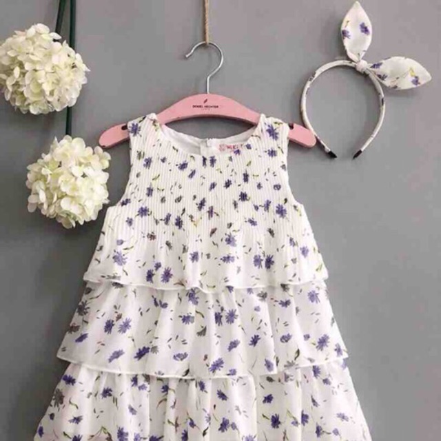 Đầm tầng dập ly và cài tóc