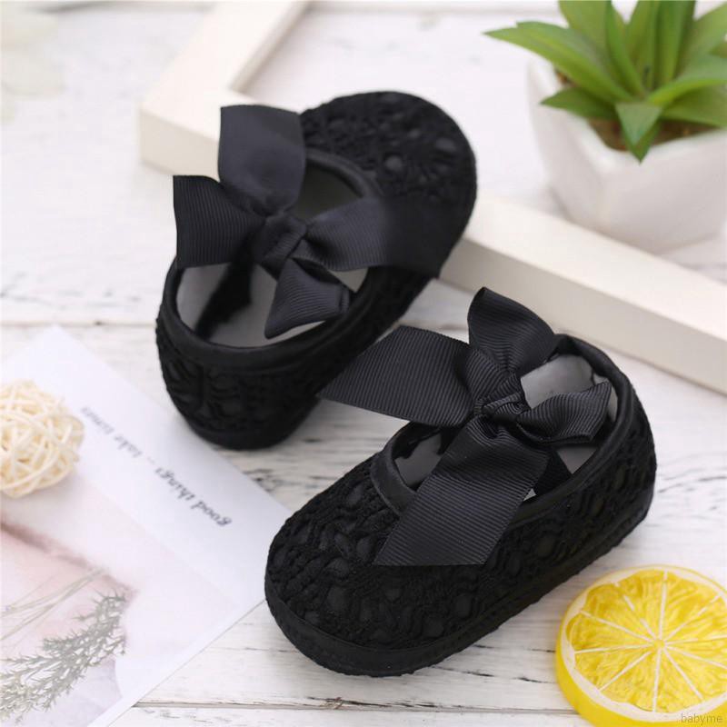 Giày đế mềm chống trượt buộc dây nơ thoáng khí cho bé gái