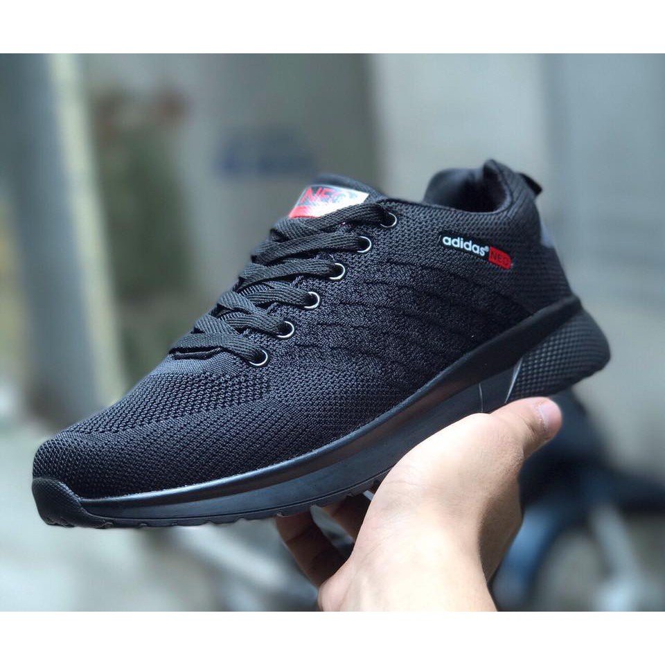 Giày thể thao Adidas