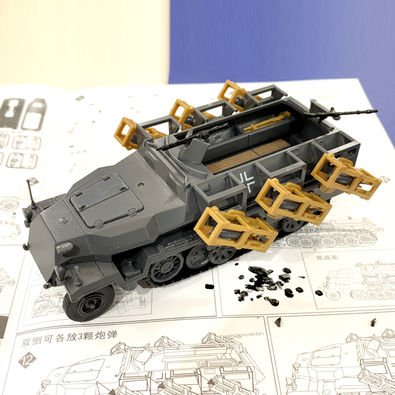 Mô hình xe tăng tự lắp ráp 4D SD.KFZ.251 1/72 WW2