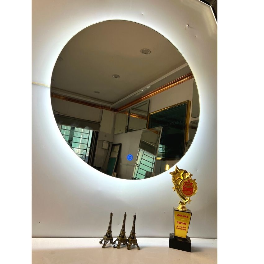 Gương tròn có đế cảm ứng trên mặt gương đèn led đổi 3 màu mẫu led hậu gắn tường kích thước D50cm Mirror