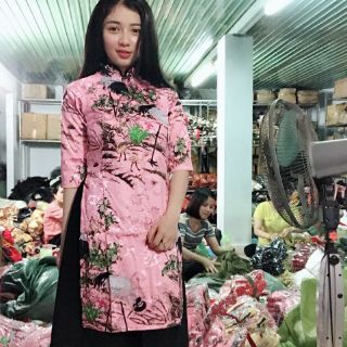 cách tân gấm kem mấn đội đầu