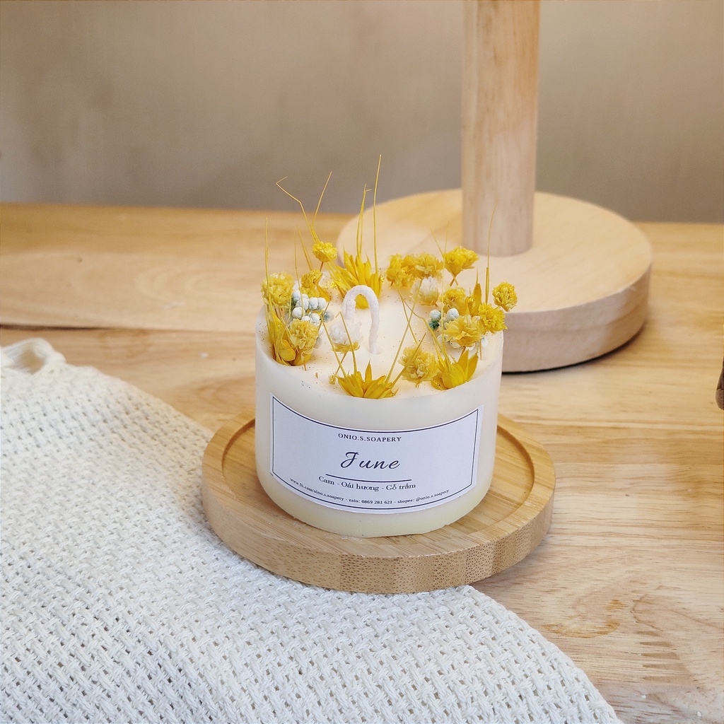 Hộp quà tặng theo set Hương nến thơm in tên theo tháng Calendar Candle - Handmade by Oniõ, kích thước 22x8x8cm