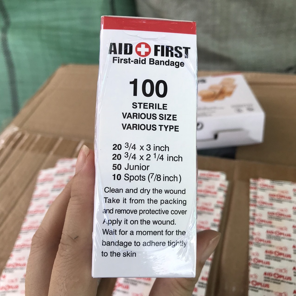 Hộp băng keo cá nhân dán vết thương Urgo Aid First 100 miếng