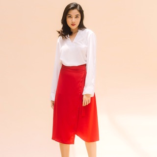 Chân váy đỏ khoá kim loại