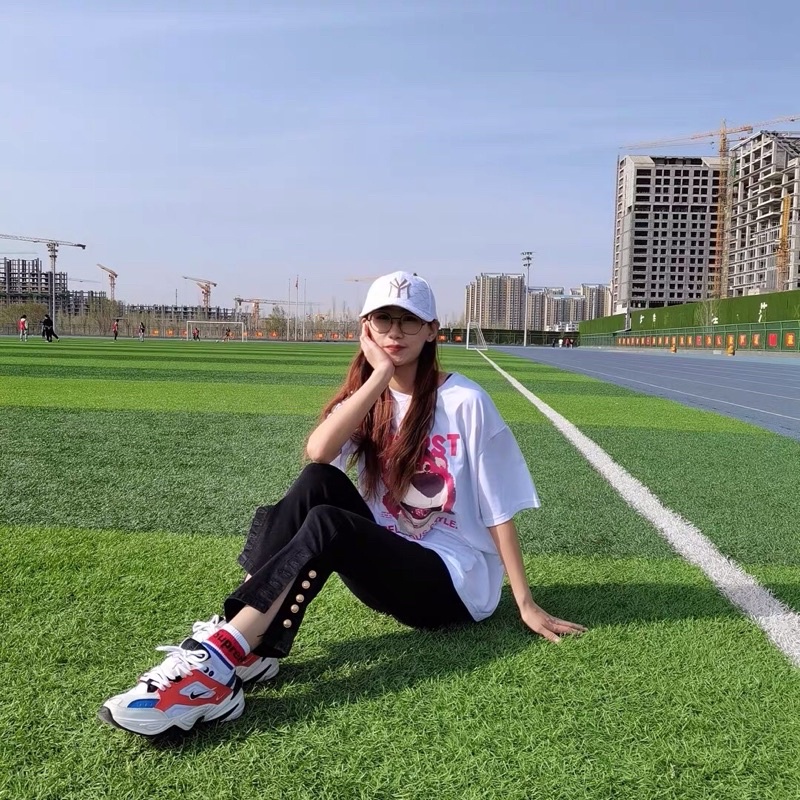 Quần Jean đen dài phối cúc vàng