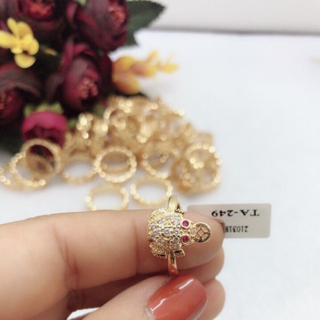 Nhẫn con cóc nhỏ dát vàng 18k ngậm đồng tiền đính xoàn