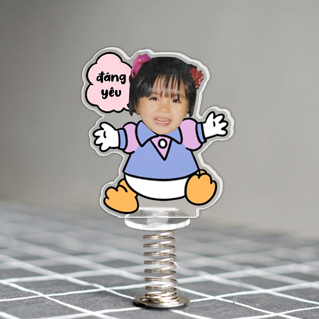 Standee lò xo lắc lư đáng yêu trong suốt đế dính trang trí in theo yêu cầu chibi