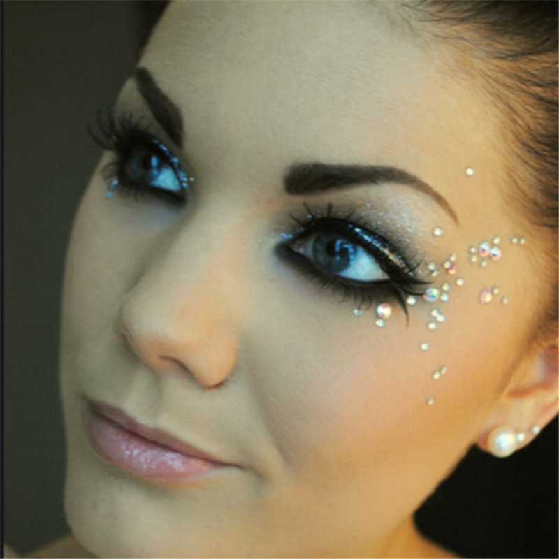 Hạt Đá Pha Lê Lấp Lánh Dán Mặt Và Cơ Thể