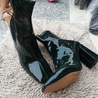 Bốt xinh chị Nghiêm Phượng
