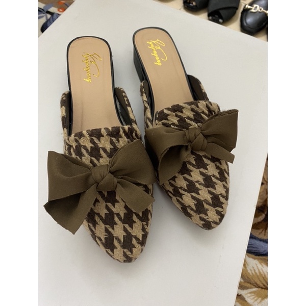 Giày sục nữ mũi nhọn gắn nơ