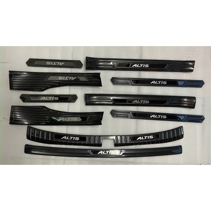 Nẹp bậc cửa, chống trầy cốp xe Toyota Altis 2022 2023 mẫu carbon cao cấp + tặng kèm keo tăng dính