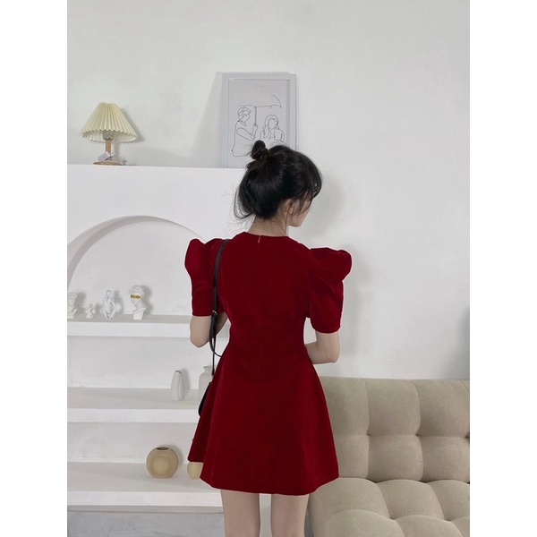 Đầm nhung xẻ vai